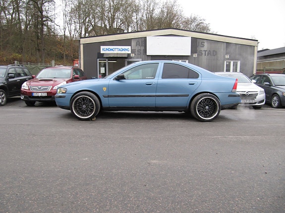 Volvo S60 4 of 5