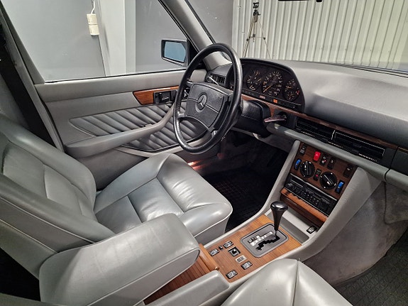 Mercedes-Benz S420 5 of 11