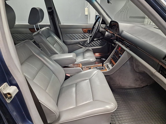 Mercedes-Benz S420 4 of 11