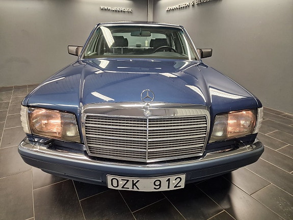 Mercedes-Benz S420 2 of 11