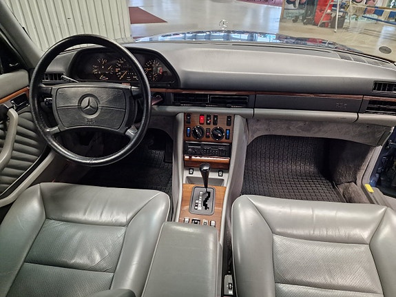 Mercedes-Benz S420 7 of 11