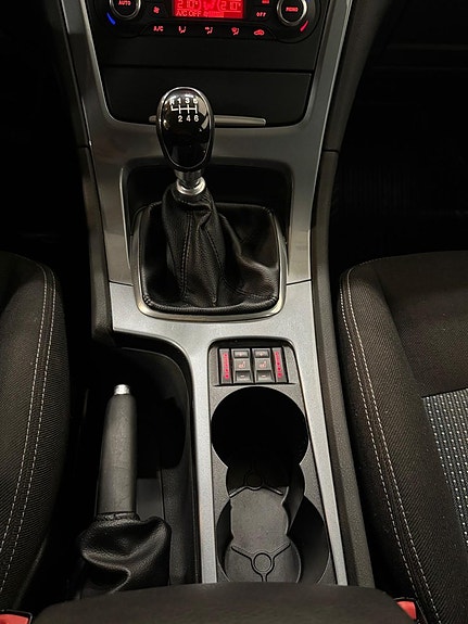 Ford Mondeo 9 of 16