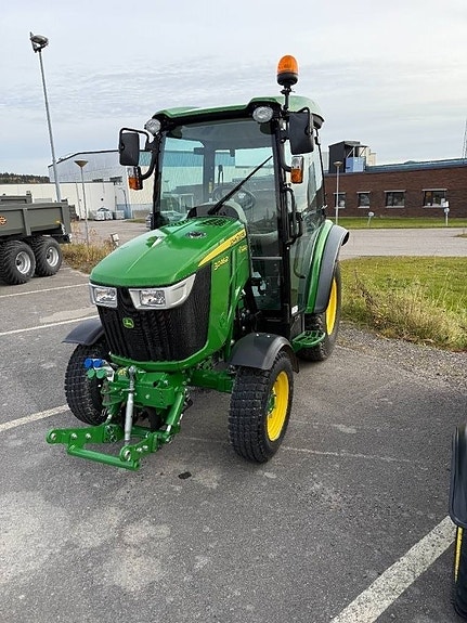 John Deere 3046 R