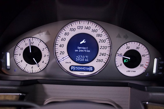 Mercedes-Benz E200 22 of 24