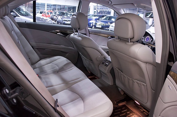 Mercedes-Benz E200 13 of 24