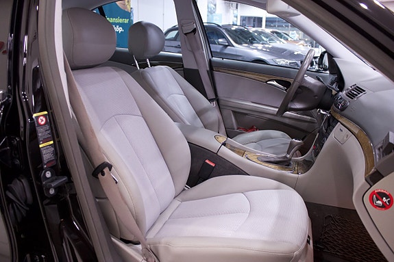Mercedes-Benz E200 16 of 24