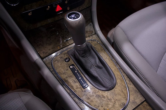 Mercedes-Benz E200 23 of 24
