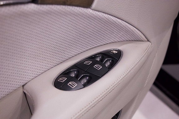 Mercedes-Benz E200 20 of 24