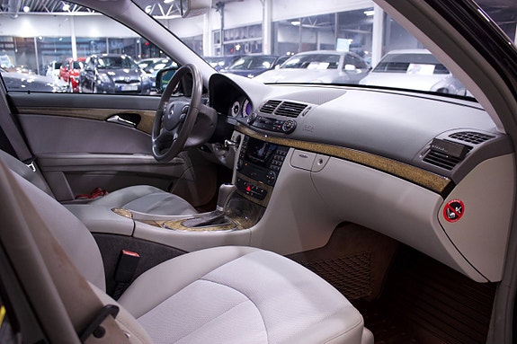Mercedes-Benz E200 15 of 24