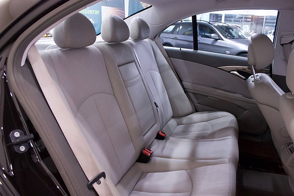 Mercedes-Benz E200 14 of 24