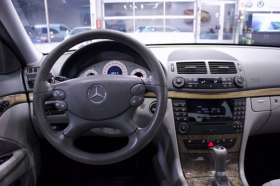 Mercedes-Benz E200 18 of 24