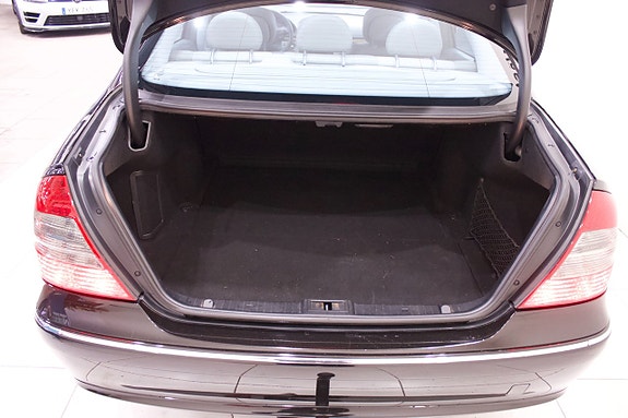 Mercedes-Benz E200 10 of 24