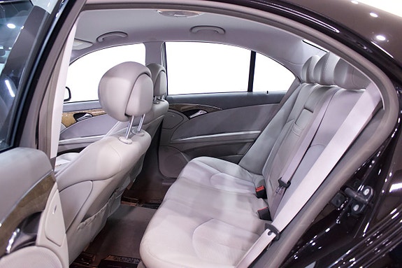 Mercedes-Benz E200 12 of 24