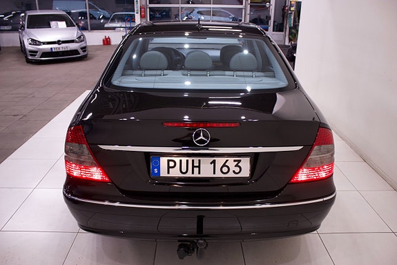 Mercedes-Benz E200 8 of 24