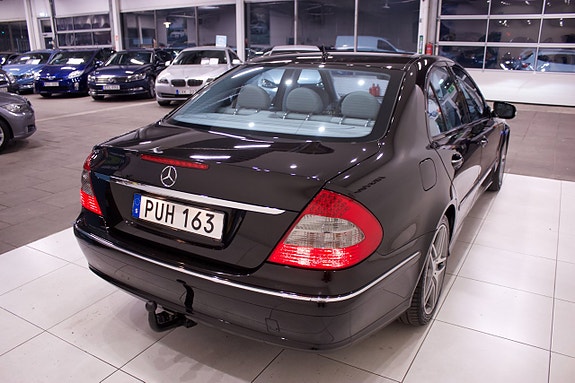 Mercedes-Benz E200 9 of 24