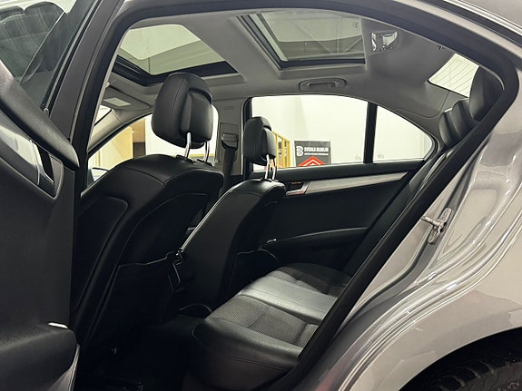 Mercedes-Benz C220 11 of 15