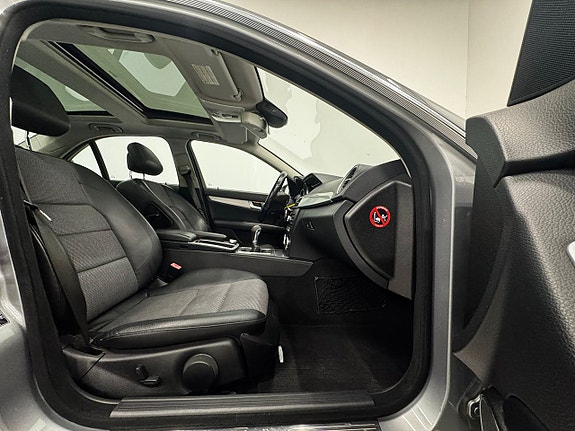 Mercedes-Benz C220 12 of 15