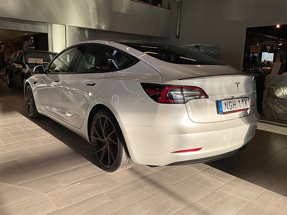 Tesla Model 3 5 of 5