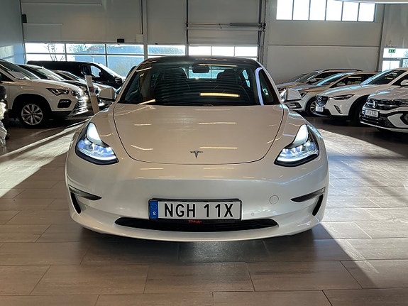 Tesla Model 3 2 of 5
