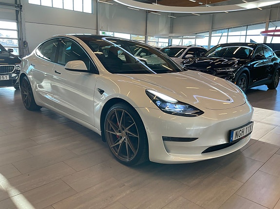 Tesla Model 3 3 of 5
