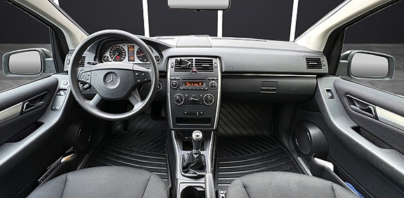 Mercedes-Benz B180 9 of 16