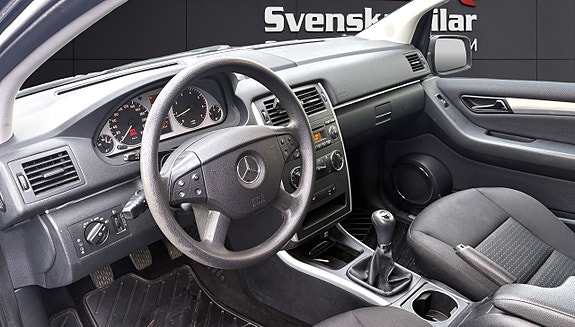 Mercedes-Benz B180 11 of 16