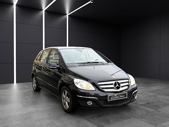 Mercedes-Benz B180 3 of 5
