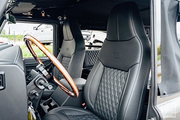 Land Rover Defender 110 24 of 27