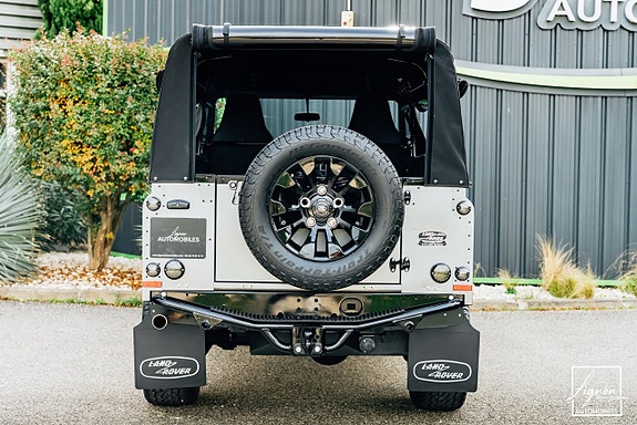 Land Rover Defender 110 8 of 27