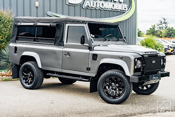 Land Rover Defender 110 3 of 5