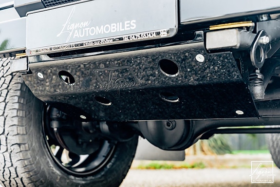 Land Rover Defender 110 10 of 27