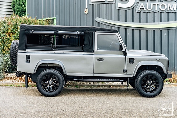 Land Rover Defender 110 7 of 27