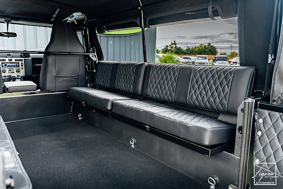 Land Rover Defender 110 14 of 27