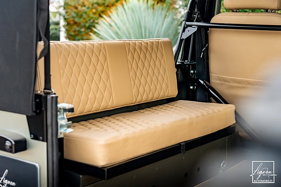 Land Rover Defender 90 13 of 27