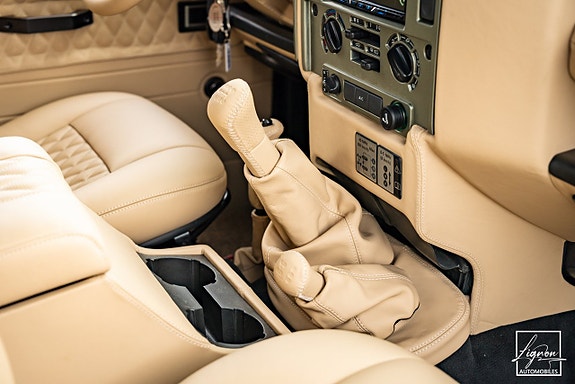 Land Rover Defender 90 19 of 27