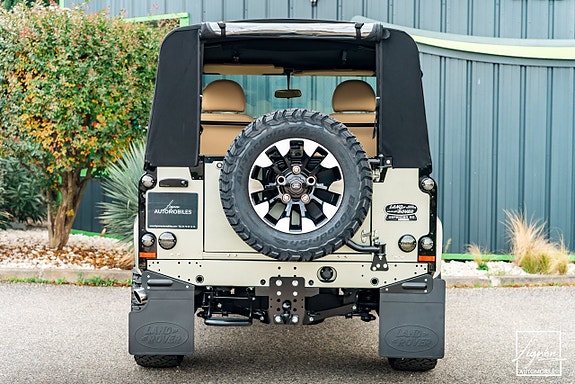 Land Rover Defender 90 9 of 27