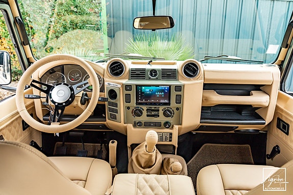 Land Rover Defender 90 15 of 27