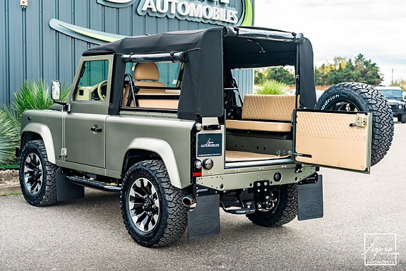 Land Rover Defender 90 10 of 27