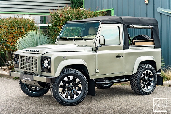 Land Rover Defender 90 2 of 5