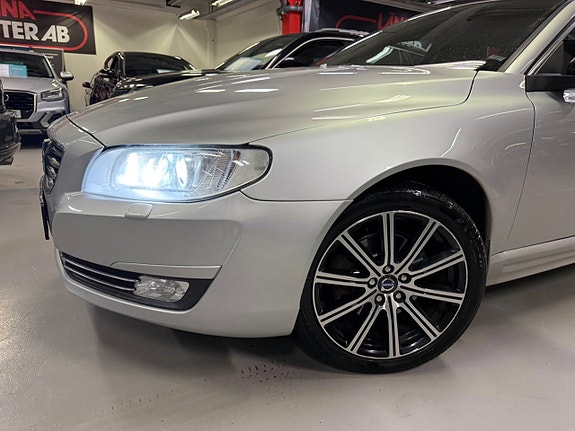 Volvo V70 2 of 5
