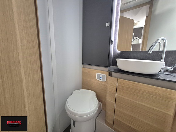 Adria Matrix 670 SC ALDE QUEENBED 13 of 16