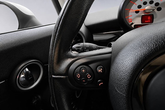 MINI Cooper 13 of 25