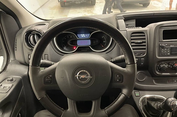 Opel Vivaro 8 of 14