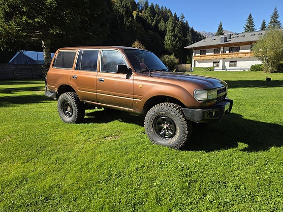 Toyota Land Cruiser 3 of 5