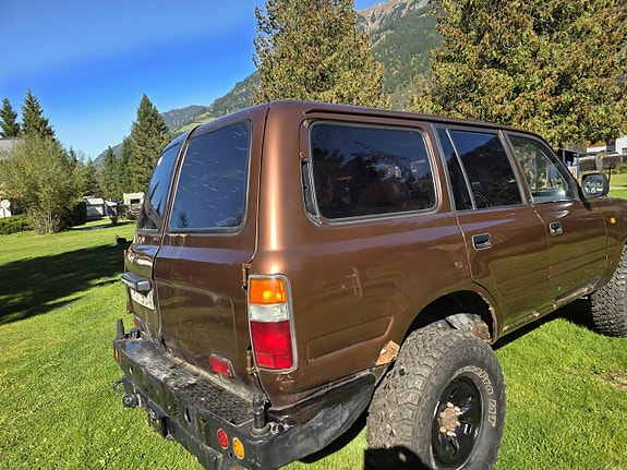 Toyota Land Cruiser 4 of 5