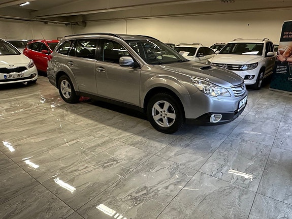 Subaru Outback 2 of 5