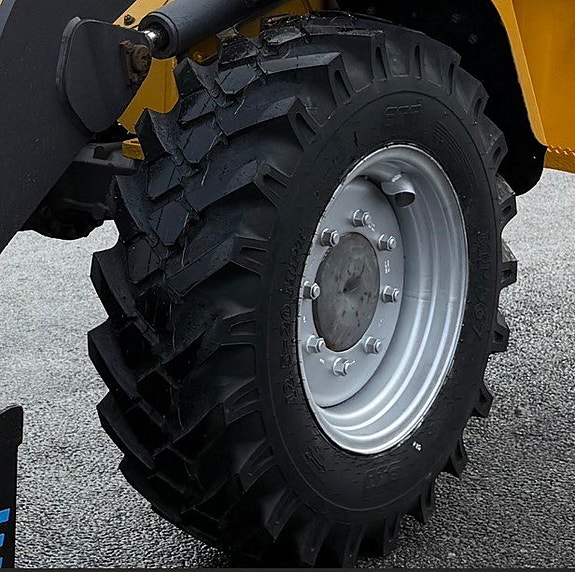 Däck för entreprenad maskiner