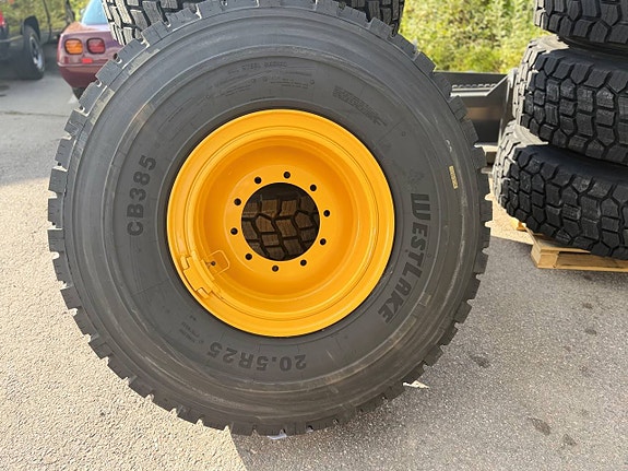 Westlake 20.5R25 Vinterdäck med fälg. 3 of 3