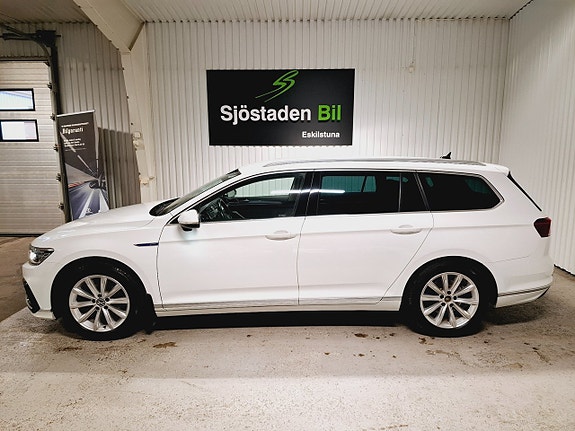 Volkswagen Passat 2 of 5