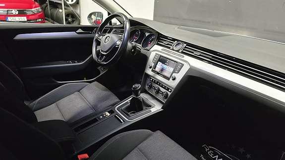Volkswagen Passat 11 of 27